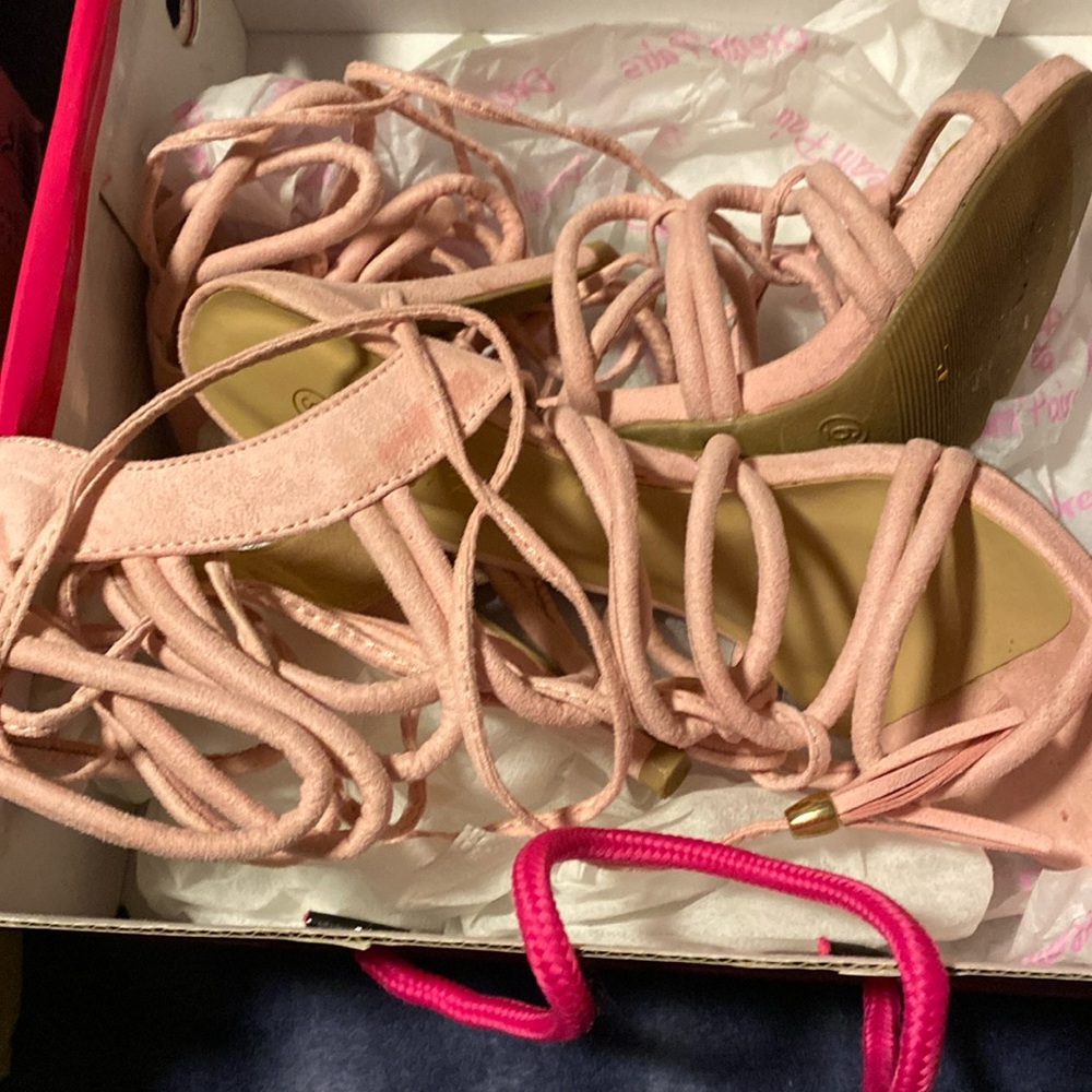 Dream Paris size 6 in light pink !